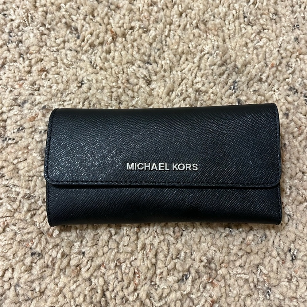 MICHAEL KORS BLACK/SILVER WALLET GOOD CONDITION